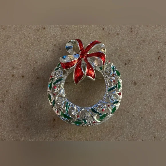Holiday Wreath Brooch with Red Bow - Picture 1 of 3